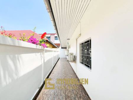 Proche de la ville / piscine privée / 3 chambres + 3 salles de bain