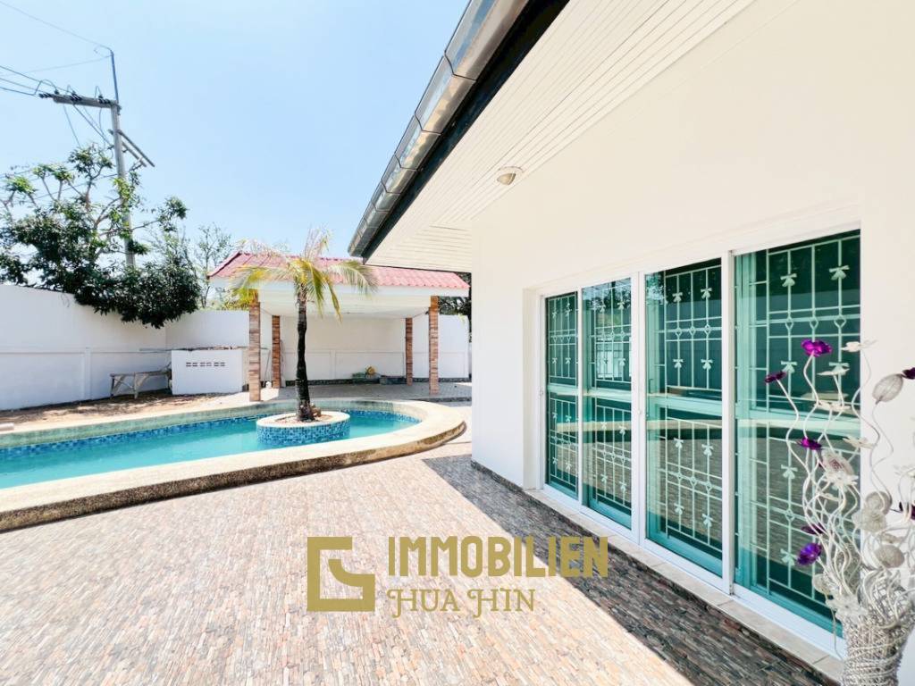 Proche de la ville / piscine privée / 3 chambres + 3 salles de bain