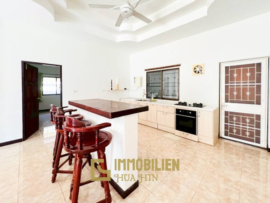 Proche de la ville / piscine privée / 3 chambres + 3 salles de bain