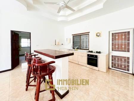 Proche de la ville / piscine privée / 3 chambres + 3 salles de bain