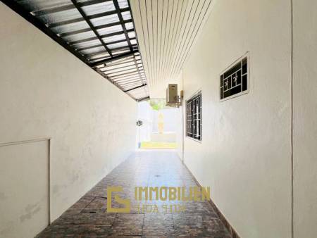 Proche de la ville / piscine privée / 3 chambres + 3 salles de bain