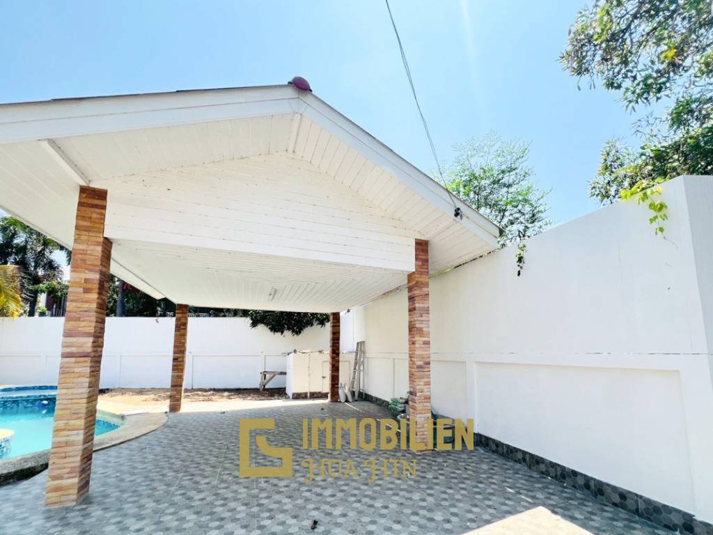 Proche de la ville / piscine privée / 3 chambres + 3 salles de bain