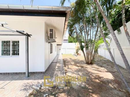 Proche de la ville / piscine privée / 3 chambres + 3 salles de bain