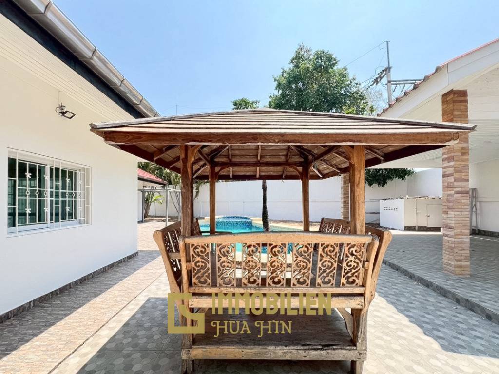 Proche de la ville / piscine privée / 3 chambres + 3 salles de bain