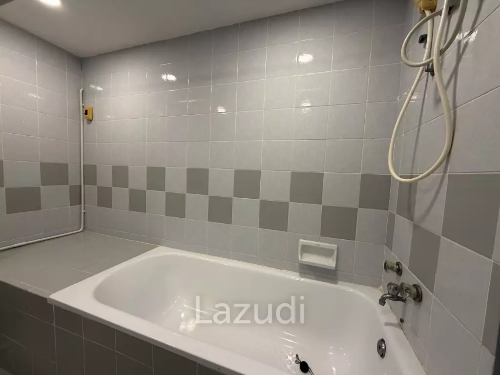Newly Renovated 2-Bedroom Grandview Jomtien
