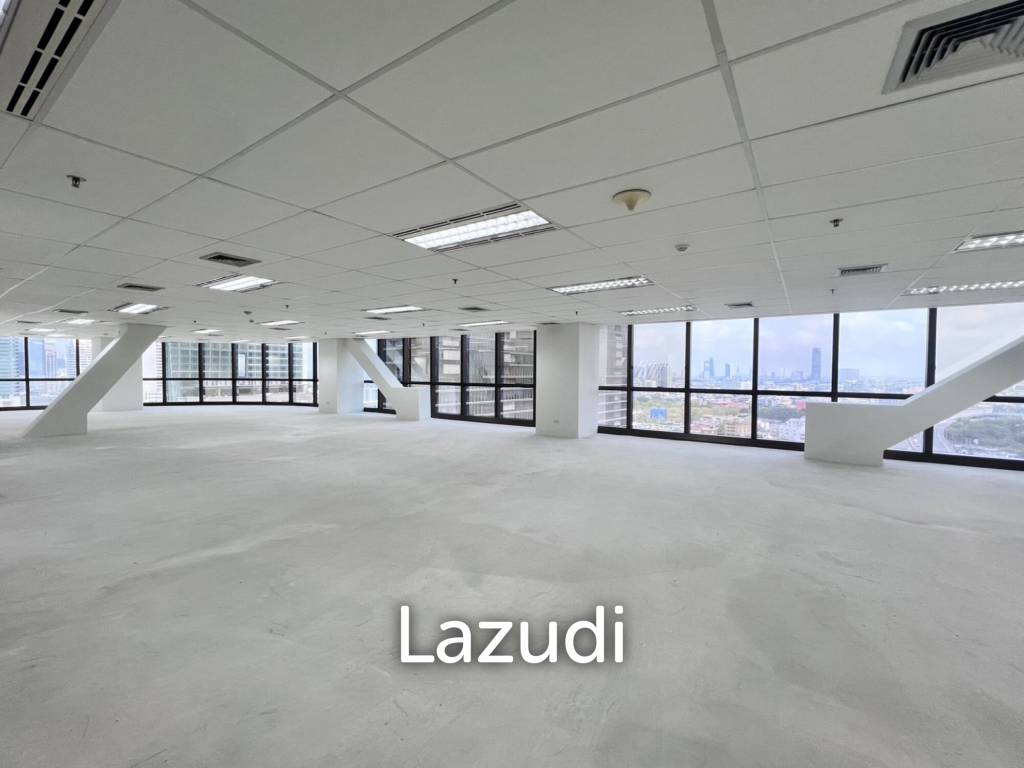 Premium Office for Rent in Silom – Bangrak   Elevate your business with a high-floor office on the 19th floor, offering stunning panoramic city views Only 5 minutes to the expressway – easy access across Bangkok
