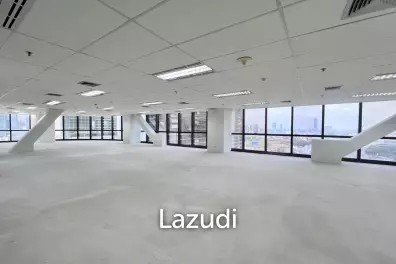 Premium Office for Rent in Silom – Bangrak   Elevate your business with a high-floor office on the 19th floor, offering stunning panoramic city views Only 5 minutes to the expressway – easy access across Bangkok