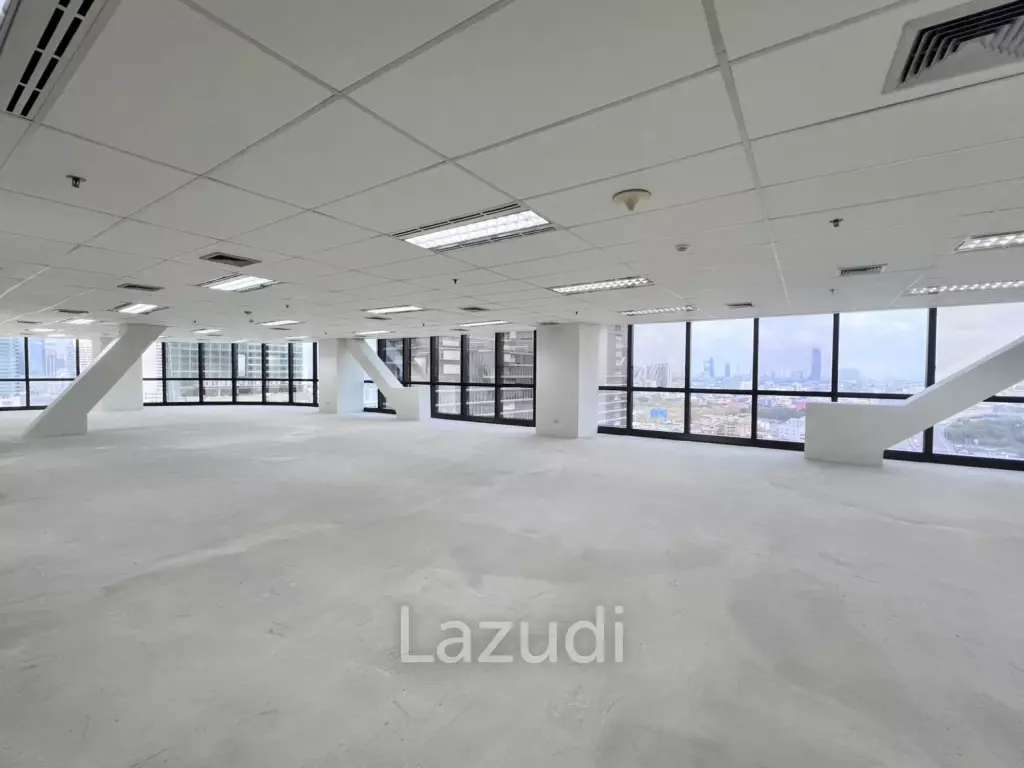 Premium Office for Rent in Silom – Bangrak   Elevate your business with a high-floor office on the 19th floor, offering stunning panoramic city views Only 5 minutes to the expressway – easy access across Bangkok
