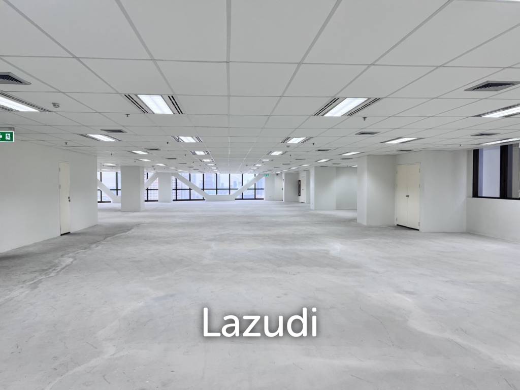 Premium Office for Rent in Silom – Bangrak   Elevate your business with a high-floor office on the 19th floor, offering stunning panoramic city views Only 5 minutes to the expressway – easy access across Bangkok