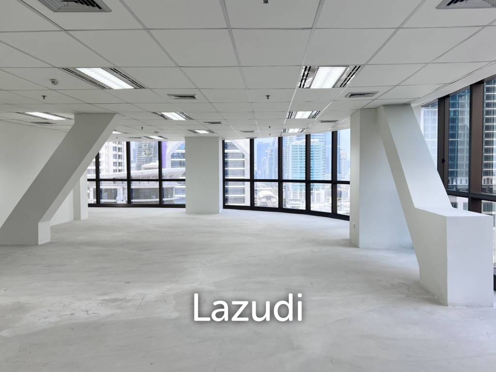 Premium Office for Rent in Silom – Bangrak   Elevate your business with a high-floor office on the 19th floor, offering stunning panoramic city views Only 5 minutes to the expressway – easy access across Bangkok