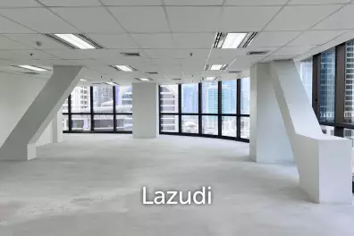 Premium Office for Rent in Silom – Bangrak   Elevate your business with a high-floor office on the 19th floor, offering stunning panoramic city views Only 5 minutes to the expressway – easy access across Bangkok
