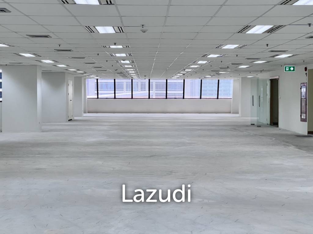 Premium Office for Rent in Silom – Bangrak   Elevate your business with a high-floor office on the 19th floor, offering stunning panoramic city views Only 5 minutes to the expressway – easy access across Bangkok