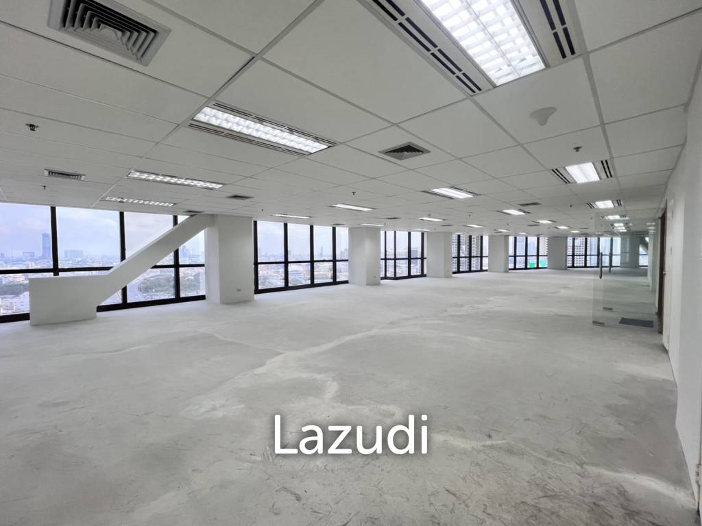 Premium Office for Rent in Silom – Bangrak   Elevate your business with a high-floor office on the 19th floor, offering stunning panoramic city views Only 5 minutes to the expressway – easy access across Bangkok