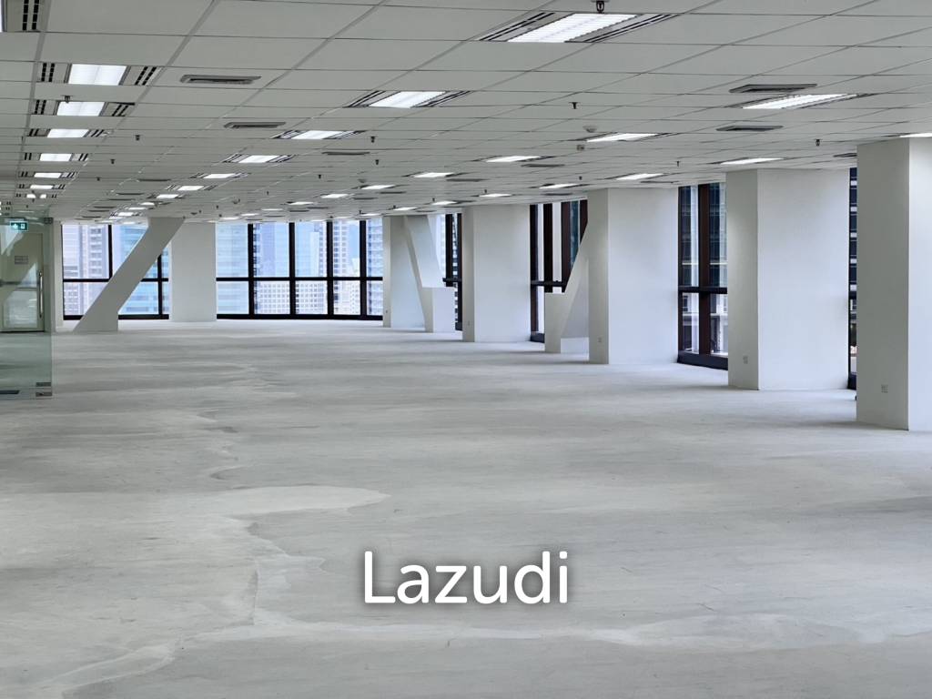 Premium Office for Rent in Silom – Bangrak   Elevate your business with a high-floor office on the 19th floor, offering stunning panoramic city views Only 5 minutes to the expressway – easy access across Bangkok