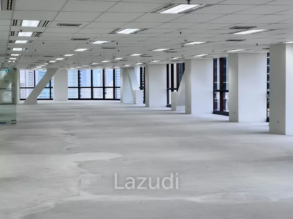 Premium Office for Rent in Silom – Bangrak   Elevate your business with a high-floor office on the 19th floor, offering stunning panoramic city views Only 5 minutes to the expressway – easy access across Bangkok