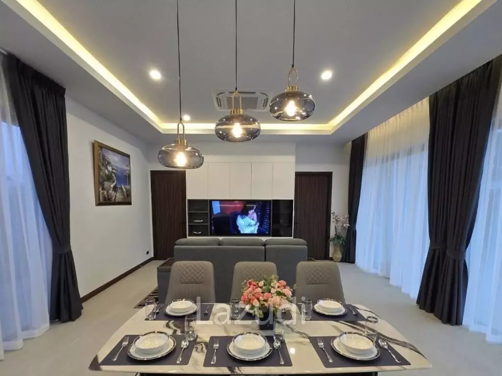 295 sqm Modern Courtyard Pool Villa in Hua Hin