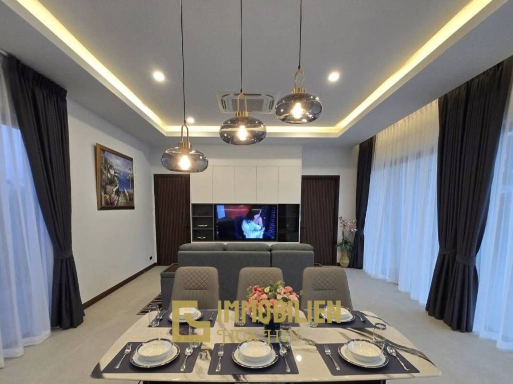 Жилая площадь 295 кв.м / 3 спальни + 4 ванные комнаты / частный бассейн