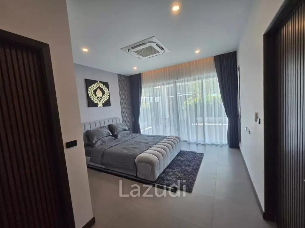 295 sqm Modern Courtyard Pool Villa in Hua Hin