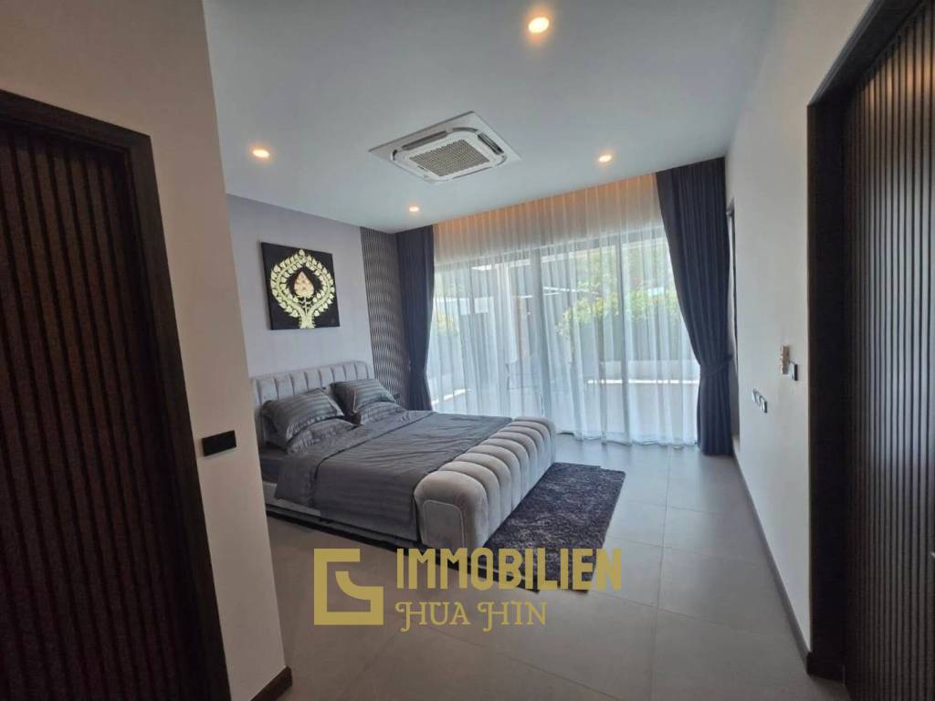 Жилая площадь 295 кв.м / 3 спальни + 4 ванные комнаты / частный бассейн