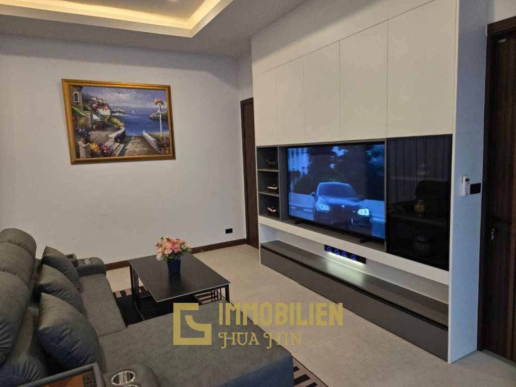 Жилая площадь 295 кв.м / 3 спальни + 4 ванные комнаты / частный бассейн