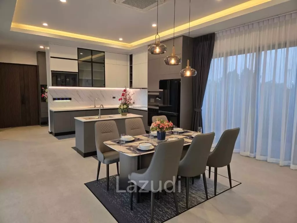 295 sqm Modern Courtyard Pool Villa in Hua Hin