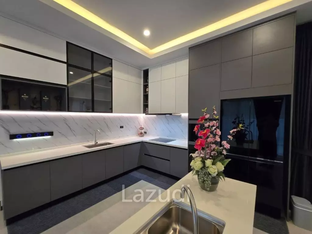 295 sqm Modern Courtyard Pool Villa in Hua Hin