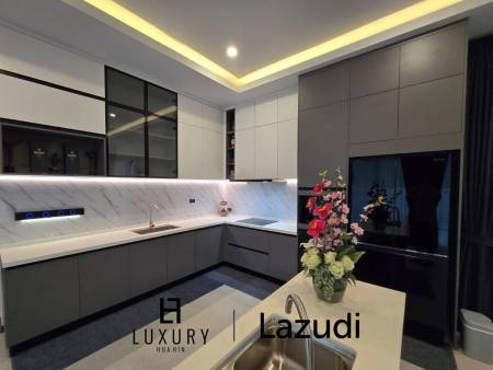 295 sqm Modern Courtyard Pool Villa in Hua Hin