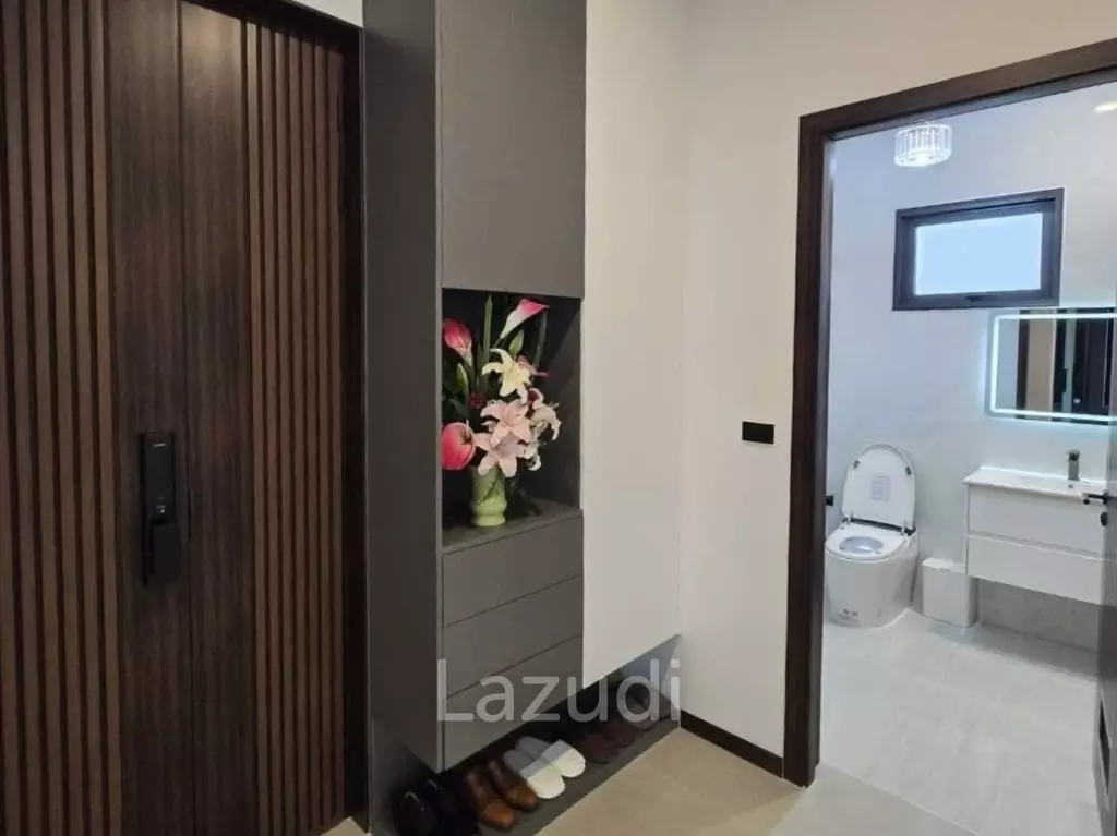 295 sqm Modern Courtyard Pool Villa in Hua Hin