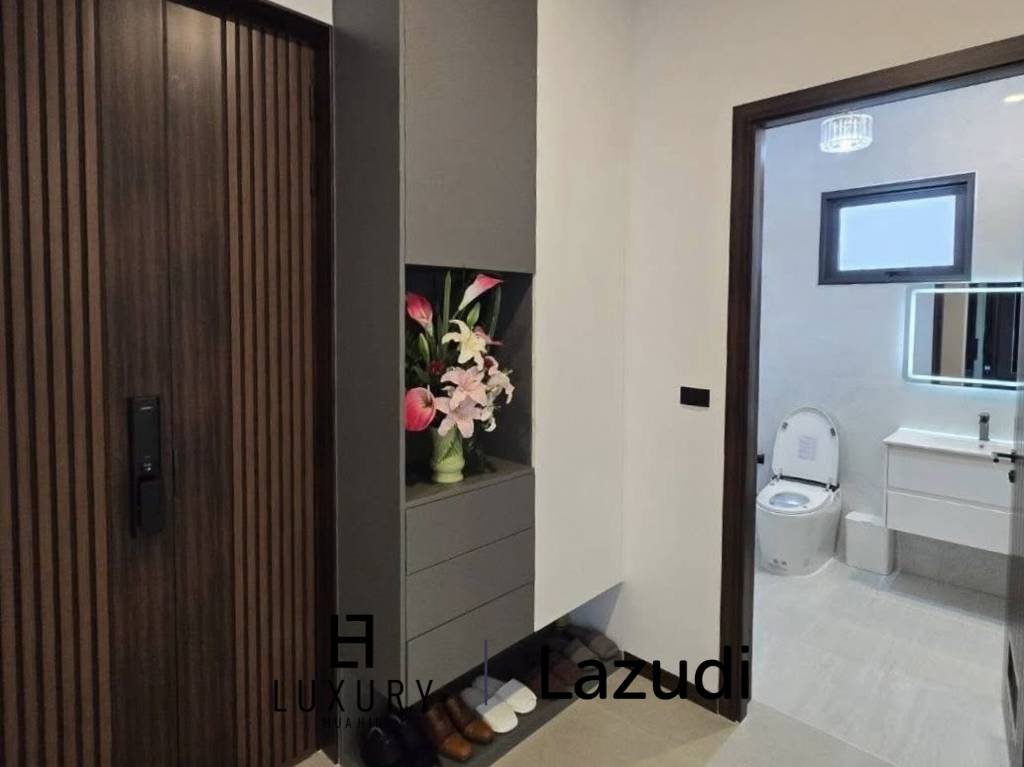 295 sqm Modern Courtyard Pool Villa in Hua Hin