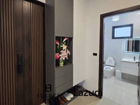 295 sqm Modern Courtyard Pool Villa in Hua Hin