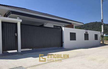 Жилая площадь 295 кв.м / 3 спальни + 4 ванные комнаты / частный бассейн