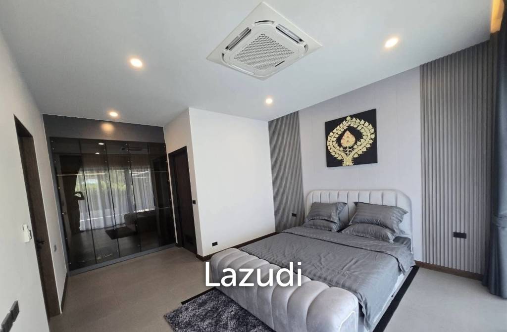 295 sqm Modern Courtyard Pool Villa in Hua Hin