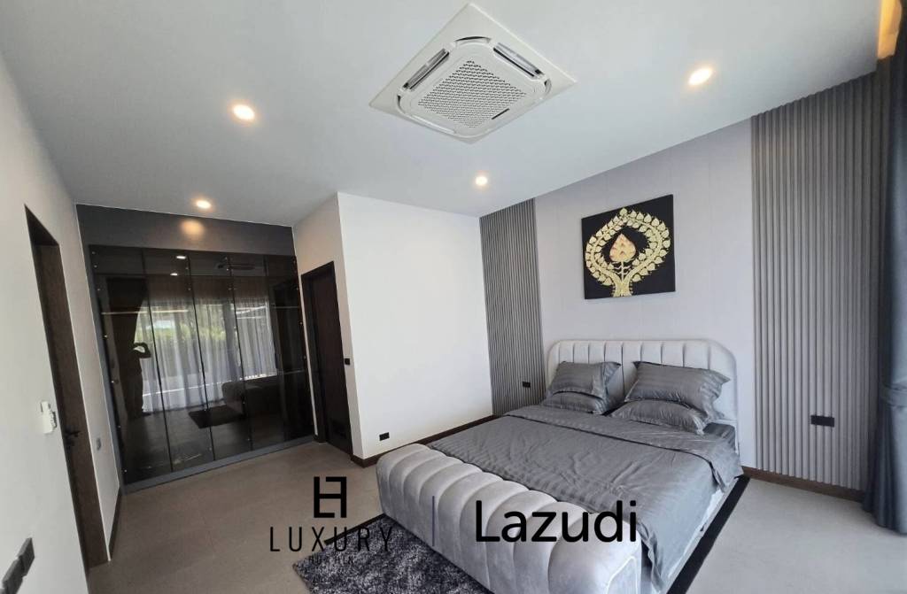 295 sqm Modern Courtyard Pool Villa in Hua Hin