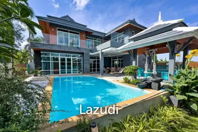 2-Storey Pool Villa with Beautiful View for Sale in Soi Pasak Thalang