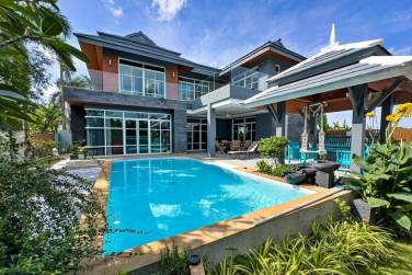 2-Storey Pool Villa with Beautiful View for Sale in Soi Pasak Thalang
