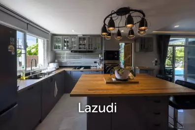 2-Storey Pool Villa with Beautiful View for Sale in Soi Pasak Thalang