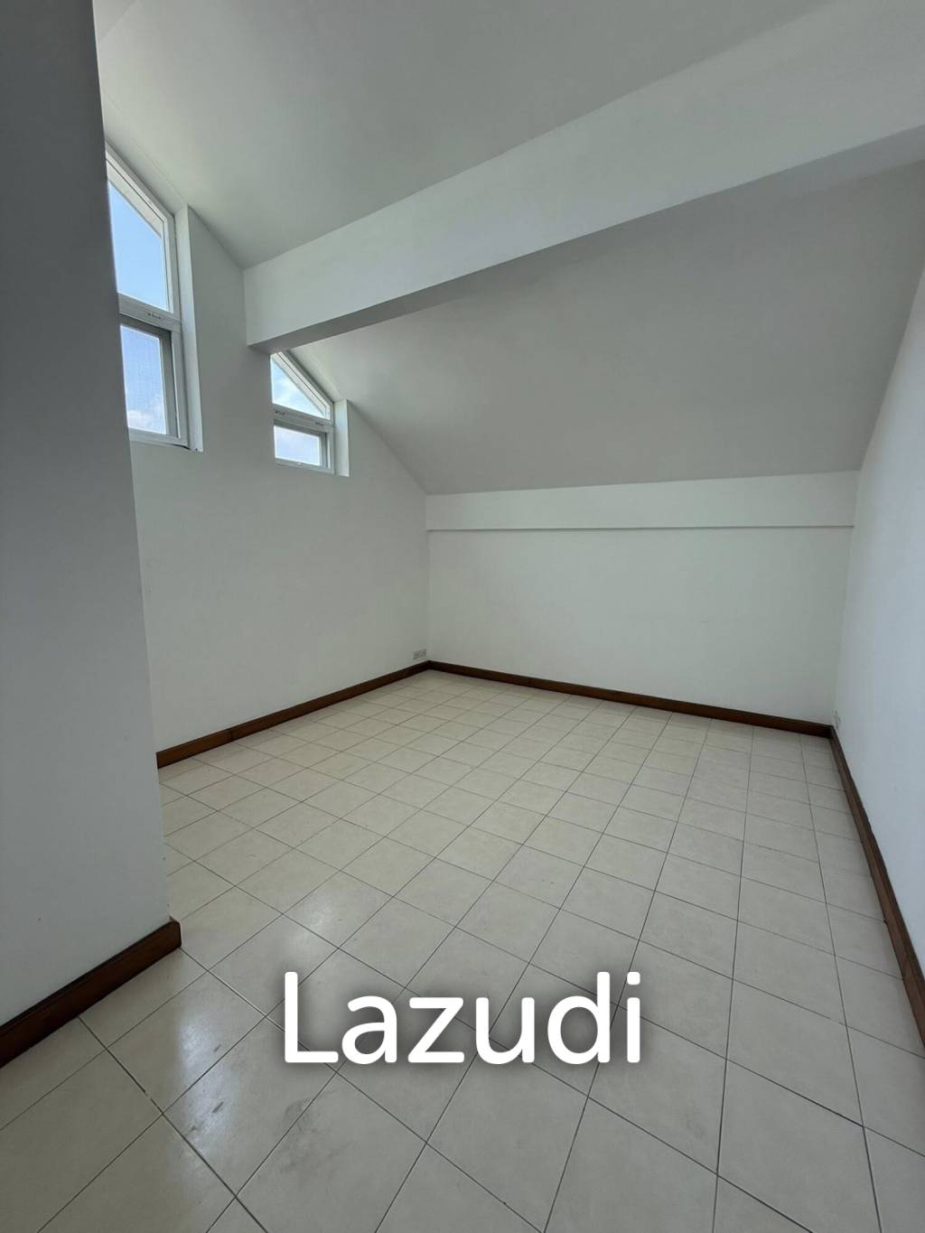 250 sqm Modern 3 Bed Detached Home with Pool in Khlong Tan Nuea Bangkok