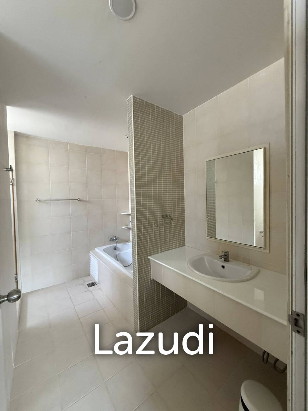 250 sqm Modern 3 Bed Detached Home with Pool in Khlong Tan Nuea Bangkok