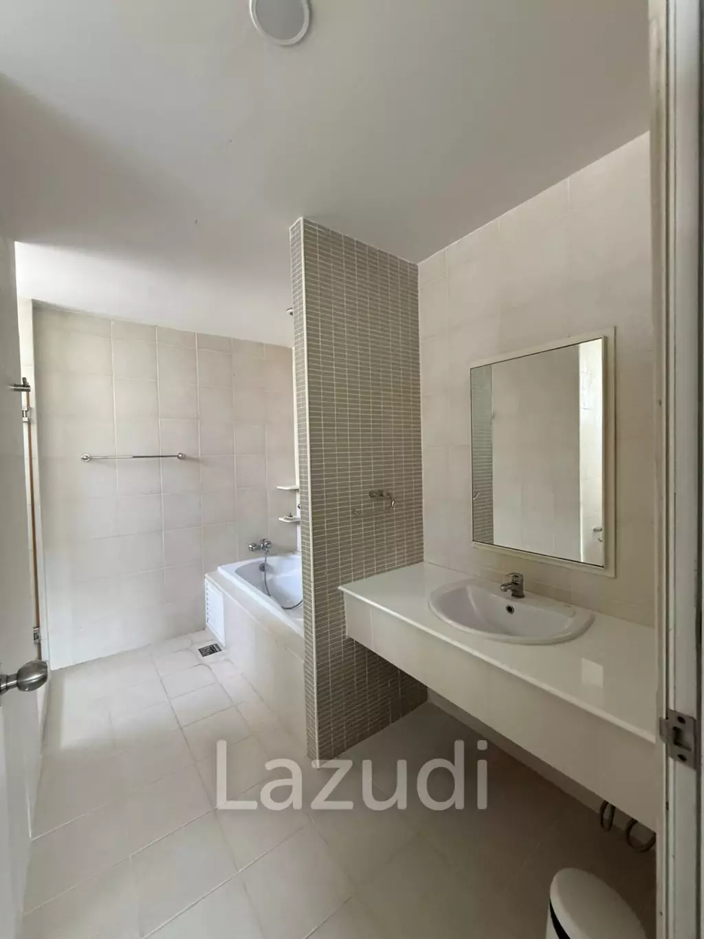 250 sqm Modern 3 Bed Detached Home with Pool in Khlong Tan Nuea Bangkok