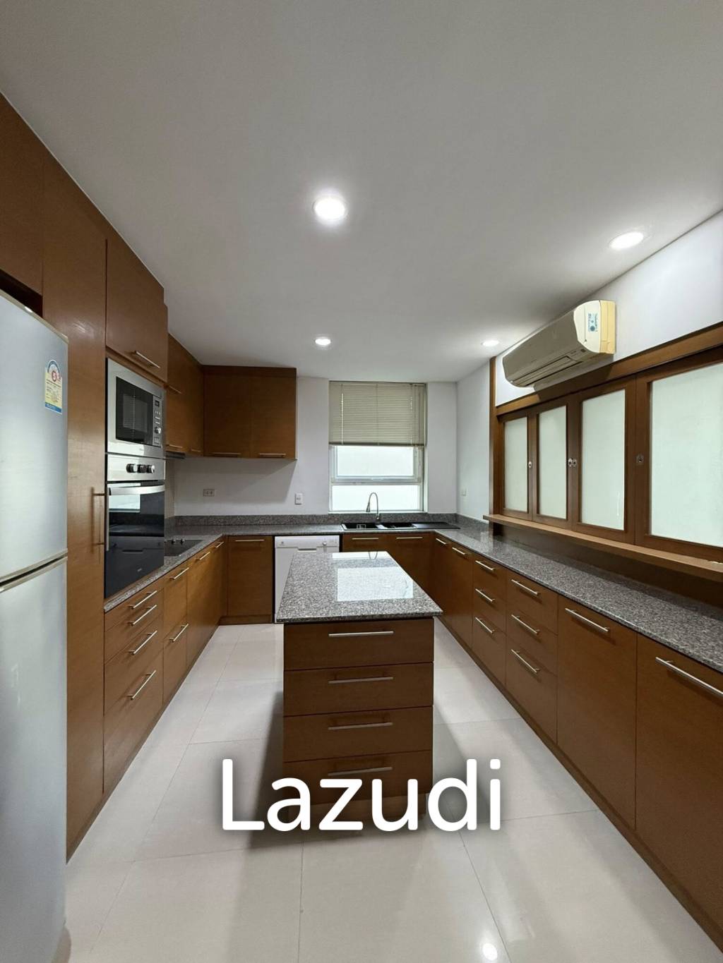 250 sqm Modern 3 Bed Detached Home with Pool in Khlong Tan Nuea Bangkok