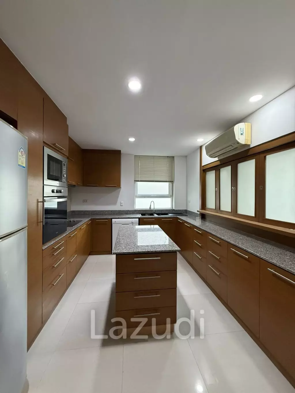 250 sqm Modern 3 Bed Detached Home with Pool in Khlong Tan Nuea Bangkok