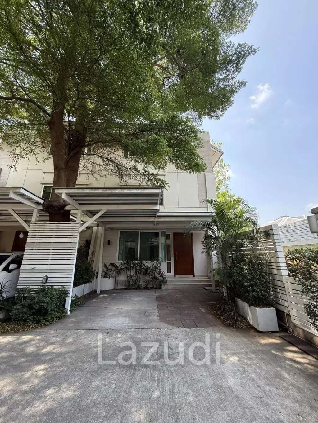 250 sqm Modern 3 Bed Detached Home with Pool in Khlong Tan Nuea Bangkok