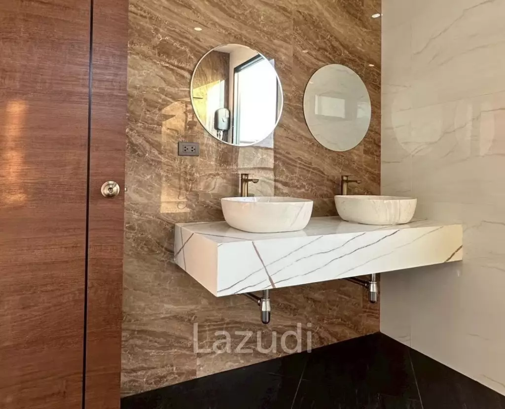 Modern 1 Bedroom Villa with Jacuzzi in Pran Buri