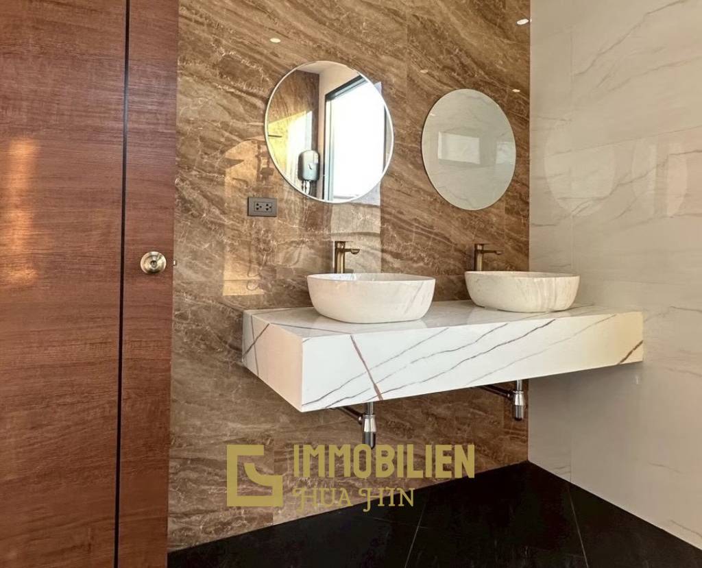 Endroit calme / vue sur la montagne / entièrement meublé