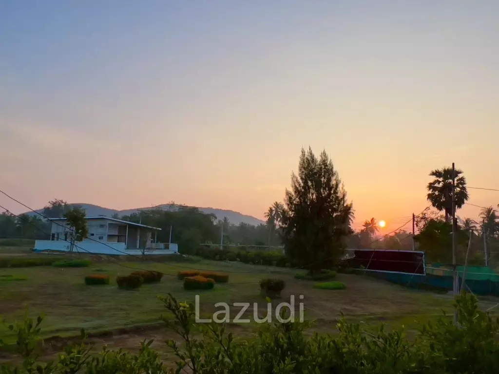 Modern 1 Bedroom Villa with Jacuzzi in Pran Buri