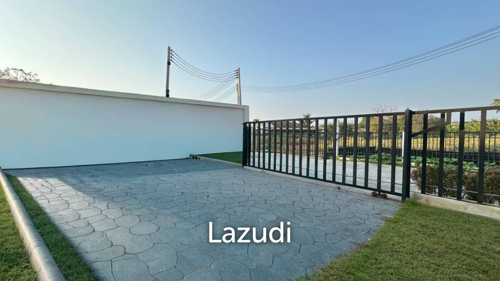 Modern 1 Bedroom Villa with Jacuzzi in Pran Buri