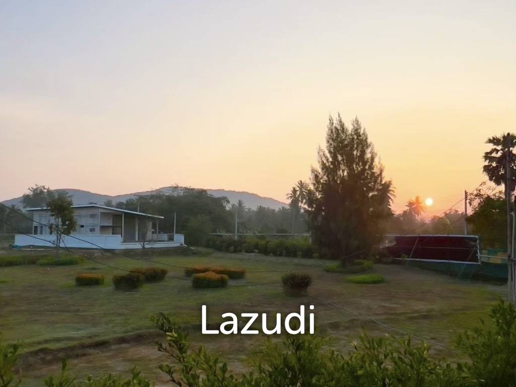 Modern 1 Bedroom Villa with Jacuzzi in Pran Buri