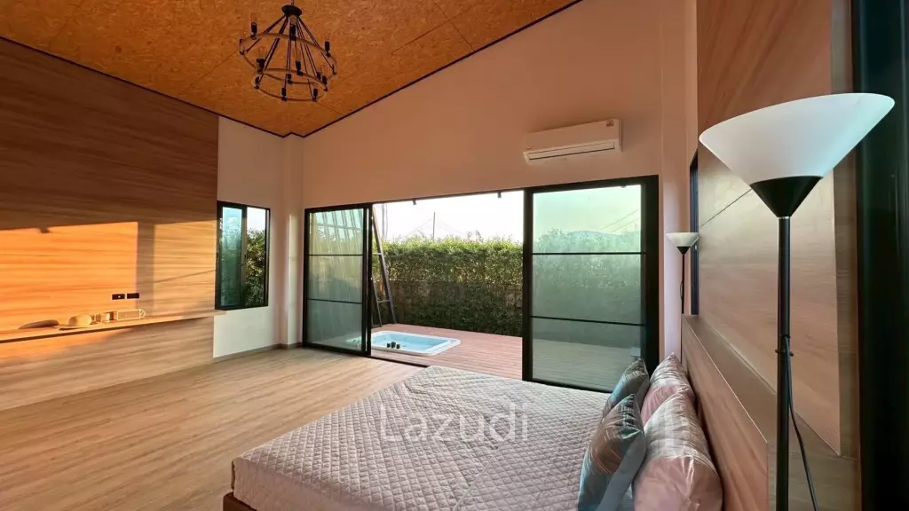 Modern 1 Bedroom Villa with Jacuzzi in Pran Buri