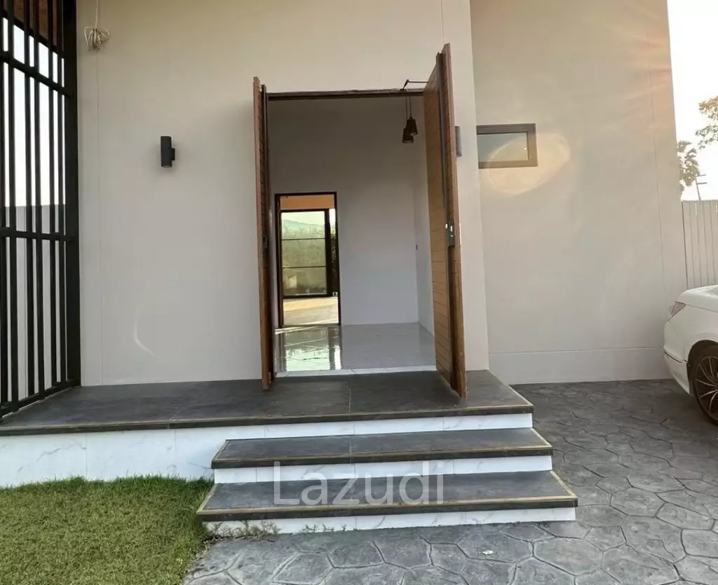 Modern 1 Bedroom Villa with Jacuzzi in Pran Buri