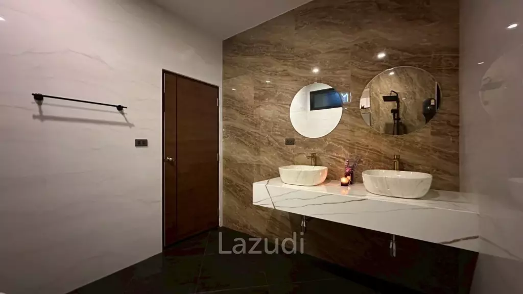 Modern 1 Bedroom Villa with Jacuzzi in Pran Buri